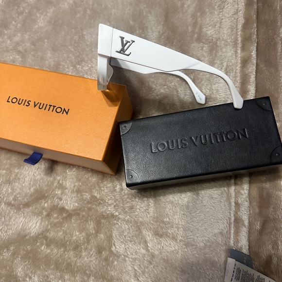 Louis Vuitton Other - LV Cyclone Sunglasses